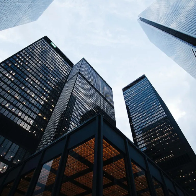 Comparatif de facturation entre FastBill et InvoicePro Max pour le recouvrement B2B