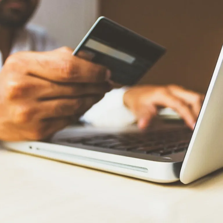 Comment transformer un outil de reporting financier en FinanceView avec dashboard à forte personnalisation pour le recouvrement B2B